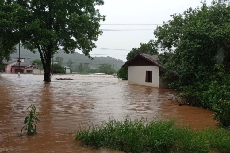 Novos temporais matam quatro pessoas no Rio Grande do Sul