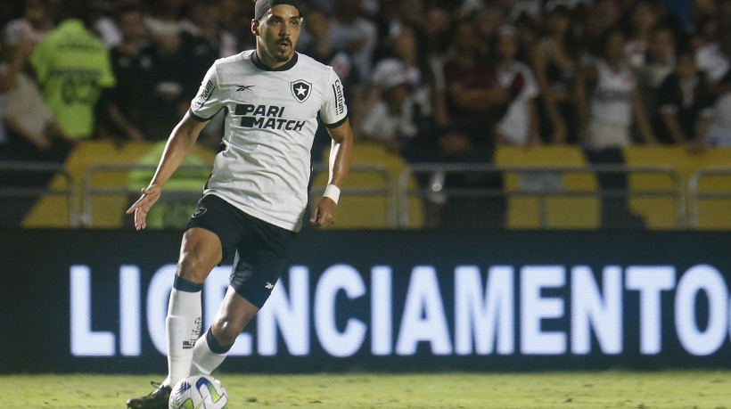 Eduardo, do Botafogo, em atuação contra o Vasco no Estádio São Januário
