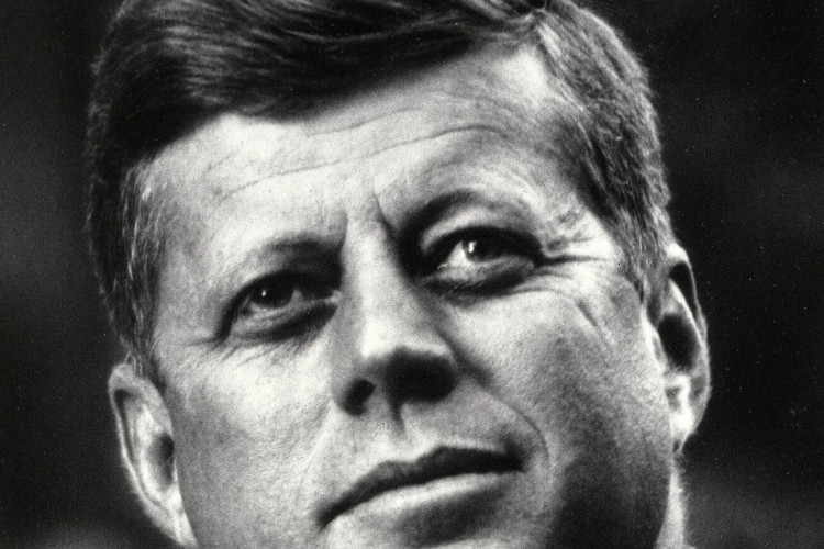 John Kennedy, o JFK, presidente dos Estados Unidos assassinado há 60 anos. This 1963 file photo shows former US President John F. Kennedy, who was assassinated 22 November 1963 in Dallas, Texas. The 40th anniversary of Kennedy's death is marked on 22 November 2003