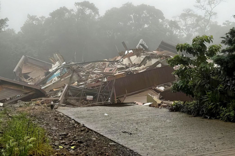 Prédio desaba em Gramado por causa do grande volume de chuvas 