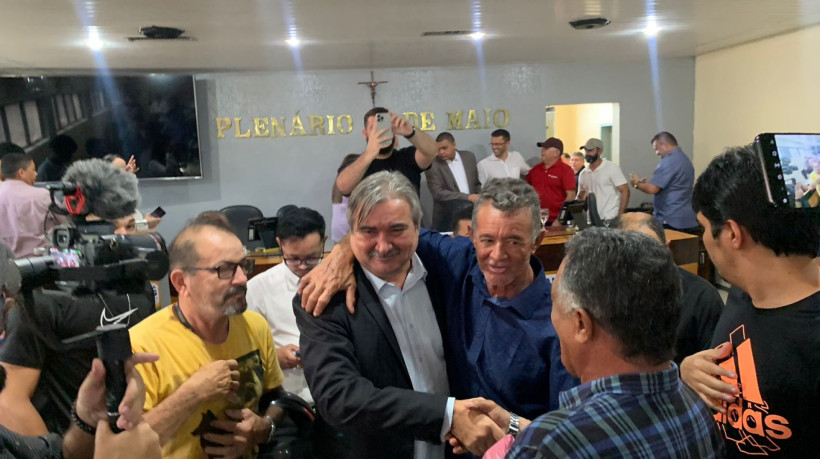 ￼CÂMARA de Pacajus fez eleição indireta e Tó da Guiomar é o novo prefeito do município