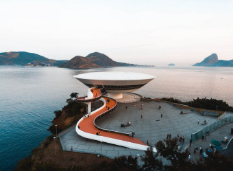 A cidade maravilhosa também aparece na lista. O Rio de Janeiro continua lindo, e fica mais lindo ainda no final do ano.