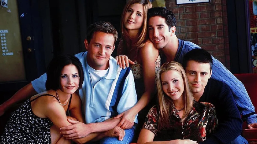 Ainda que Friends seja uma série singular, existem muitas opções parecidas que podem te cativar (Imagem: Reprodução Digital | Warner Bros Pictures)