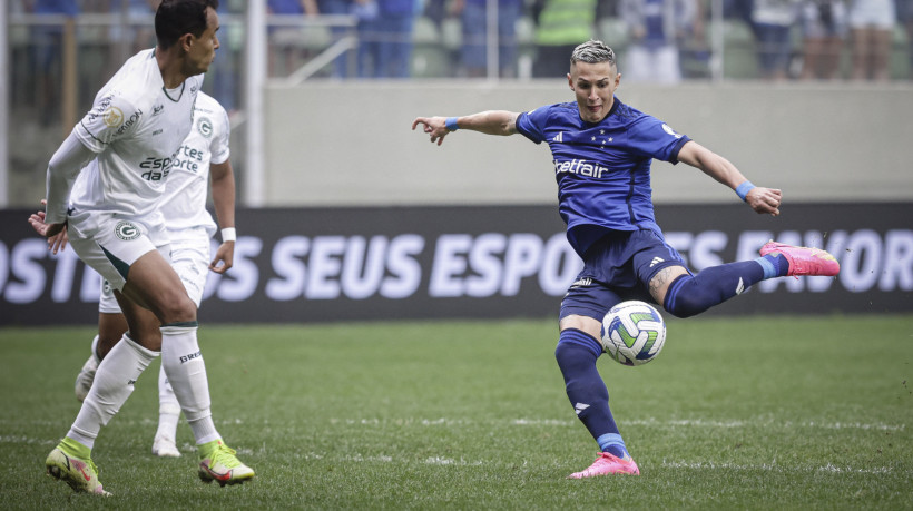 Goiás e Cruzeiro se enfrentam pelo Brasileirão Série A hoje, 27; onde assistir ao vivo aos jogos do dia e horário do jogo.