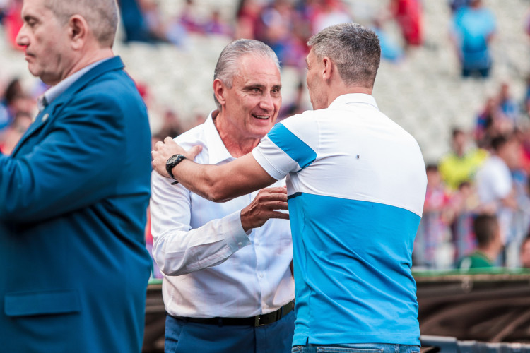 Técnicos Tite e Vojvoda no jogo Fortaleza x Flamengo pelo Campeonato Brasileiro Série A