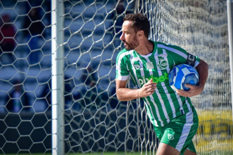 Nenê, ex-Vasco, é o grande nome do Juventude na Série B 