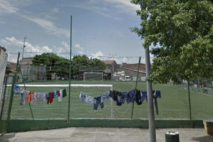 A Areninha Beira Rio fica na rua Santiago, na Barra do Ceará 