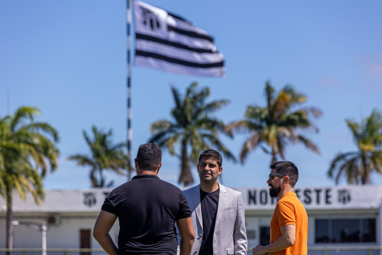 Novo executivo de futebol do Ceará, Lucas Drubscky conhece a sede do clube