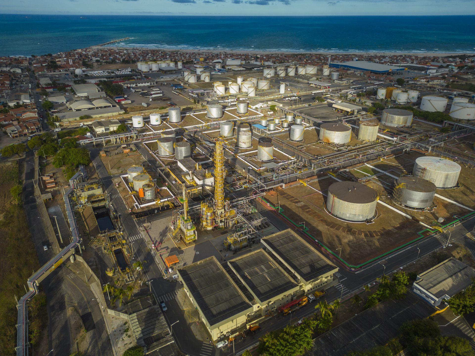 Refinaria Lubrificantes e Derivados do Nordeste (Lubnor), em Fortaleza (Foto: FCO FONTENELE)