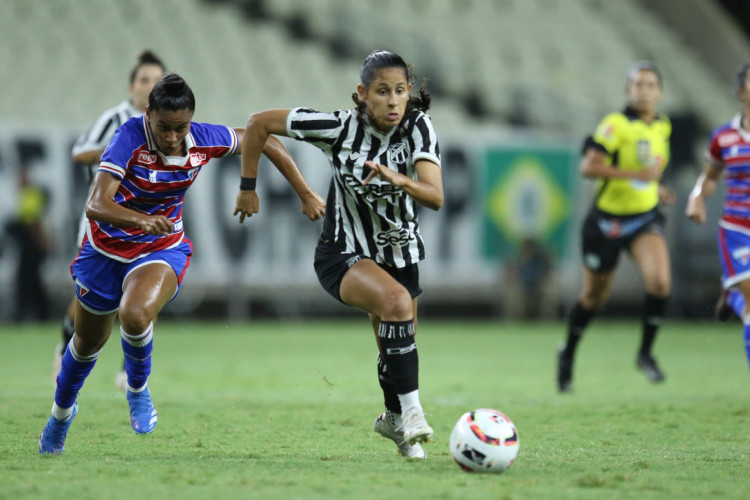 Jogadoras de Ceará e Fortaleza durante final do Campeonato Cearense Feminino 2023, disputada no Castelão