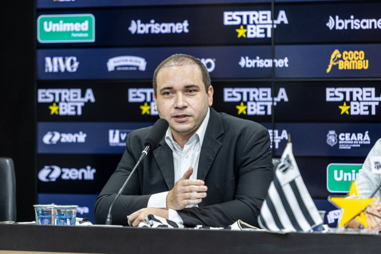 Haroldo Martins, diretor de futebol do Ceará, participa de entrevista coletiva