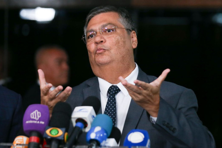 Barroso avalia que posse de Dino no STF deve ocorrer em fevereiro