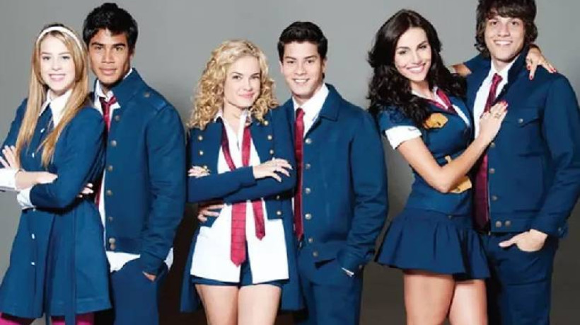 Formando a banda Rebeldes, Arthur Aguiar, Sophia Abrahão, Chay Suede, Mel Fronckowiak, Micael Borges e Lua Blanco vão fazer turnê em 2024, diz jornalista