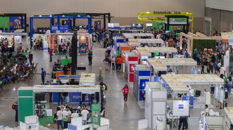 FORTALEZA-CE, BRASIL, 30-11-2023:  Feira de tecnologia e ciências, no Centro de Eventos de Fortaleza. (Foto: FERNANDA BARROS/O Povo)