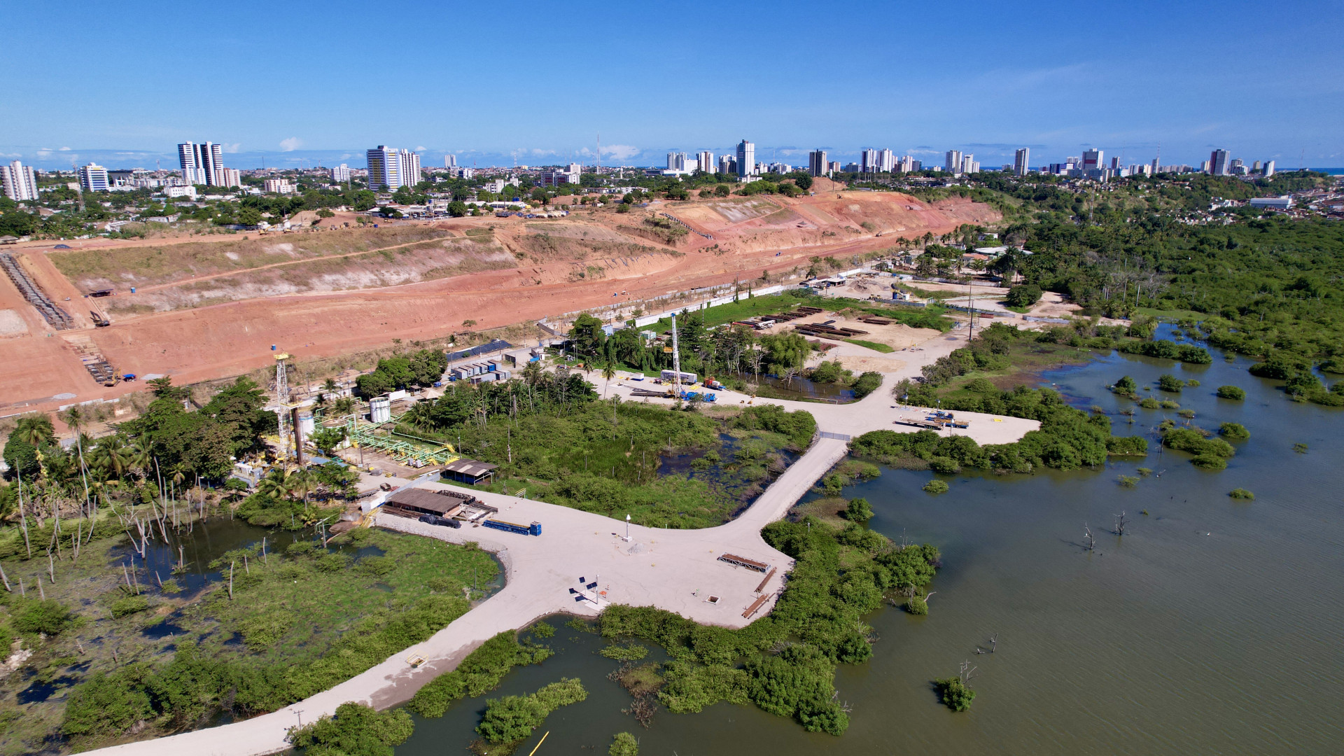 Foto de apoio ilustrativo - Vista aérea do terreno submerso em um terreno no bairro Mutange, em Maceió, Alagoas, Brasil, em 1º de dezembro de 2023 (Foto: Robson Barbosa/AFP)