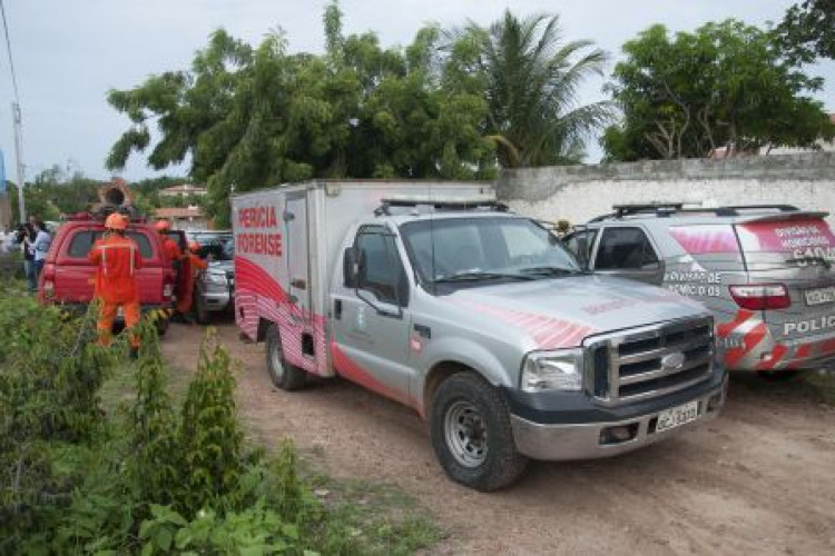 Corpo de Bombeiros, Polícia Civil, Polícia Militar e Perícia Forense atuaram no resgate do corpo do advogado 