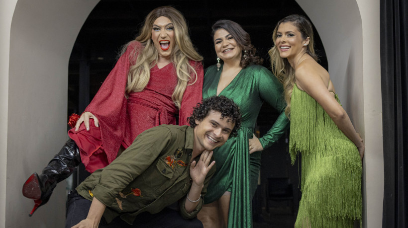 Os humoristas cearenses Max Petterson, Mila Costa, Morgana Camila e Deydianne Piaf apresentam o espetáculo "Assistiu Porque Quis" no Teatro RioMar Fortaleza. (Foto: Aurelio Alves/O Povo)