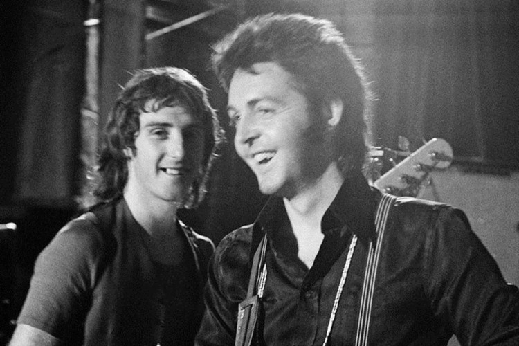 Amigo e parceiro de banda de Paul McCartney, Denny Laine morreu aos 79 anos de idade