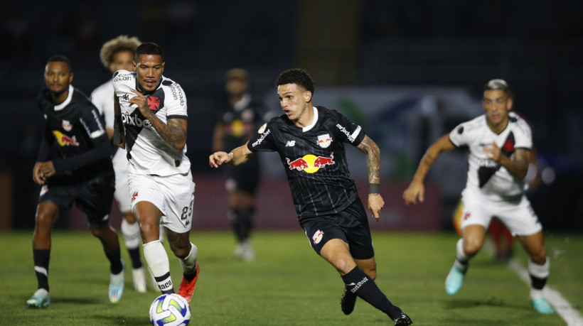 Vasco e Bragantino se enfrentam pelo Brasileirão Série A hoje, 6; onde assistir ao vivo aos jogos do dia e horário do jogo.