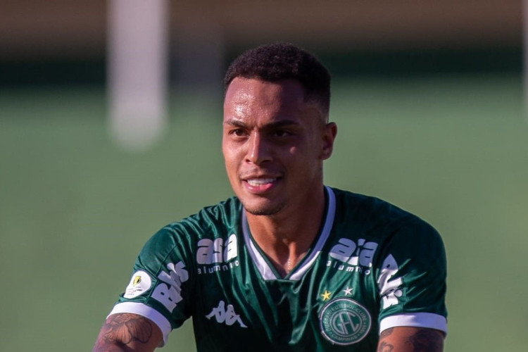 Bruninho vestindo a camisa do Guarani durante temporada de 2023
