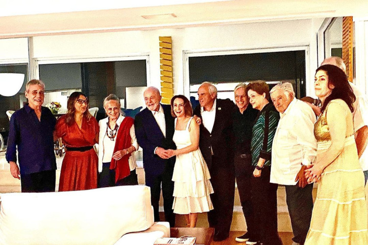Chico Buarque recebe Presidente Lula,  Maria Bethânia e Caetano Veloso para jantar