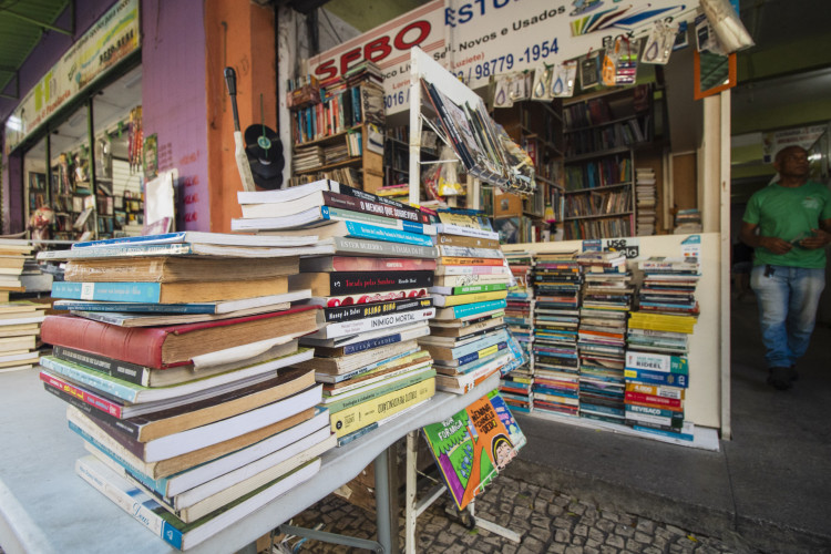 Praça dos Leões é referência para quem busca livros escolares com valor acessível



