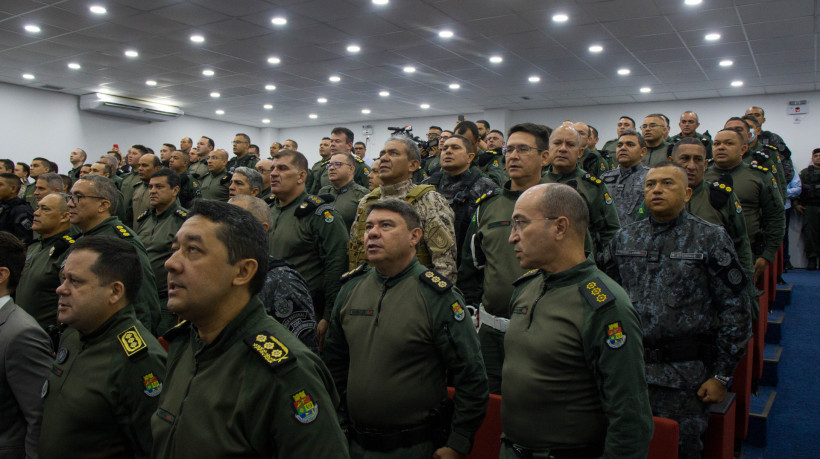 Cerimônia de entrega de 2.300 pistolas Glock à Polícia Militar na Secretaria da Segurança Pública e Defesa Social