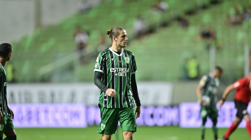 Iago Maidana em partida do América-MG, pelo Brasileirão 2023