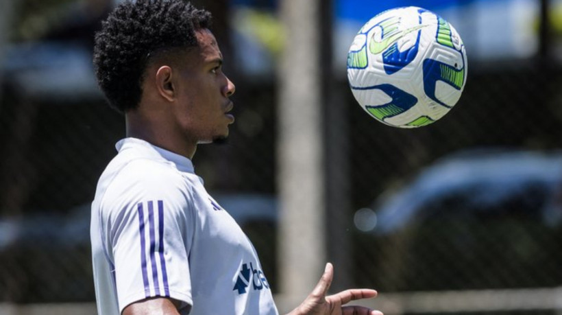 Matheus Jussa durante treinamento no Cruzeiro 
