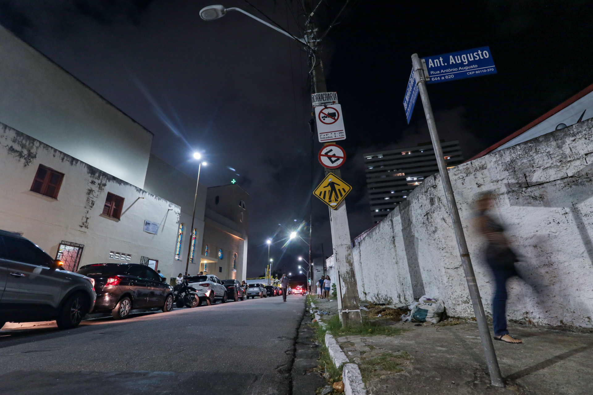 FORTALEZA, CEARÁ, BRASIL 13-12-2023: Fotos: Problemas de iluminação em Fortaleza, nas ruas Av. 13 de Maio com Av. da Universidade, Av. Aguanambi, na Estação de Fátima e Deputado Moreira Rocha com Antônio Augusto. (Foto: Yuri Allen/Especial para O Povo) (Foto: Yuri Allen/Especial para O Povo)