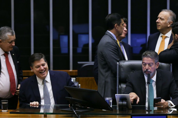 Câmara aprova texto-base da reforma tributária em primeiro turno