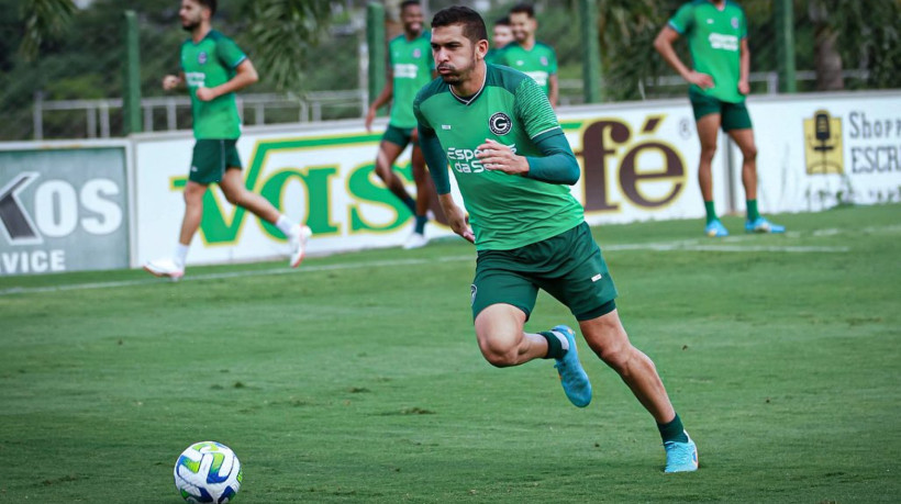 Bruno Melo em treino do Goiás