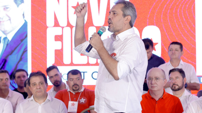 Governador do Ceará, Elmano de Freitas discursa em evento de filiação de Evandro Leitão 