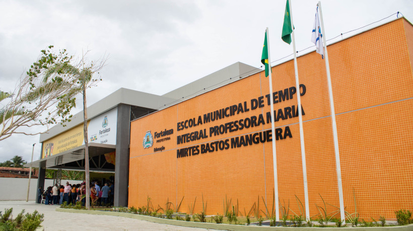 Fachada da Escola de Tempo Integral (ETI) Professora Maria Mirtes Bastos Mangueira a inauguração em dezembro de 2023