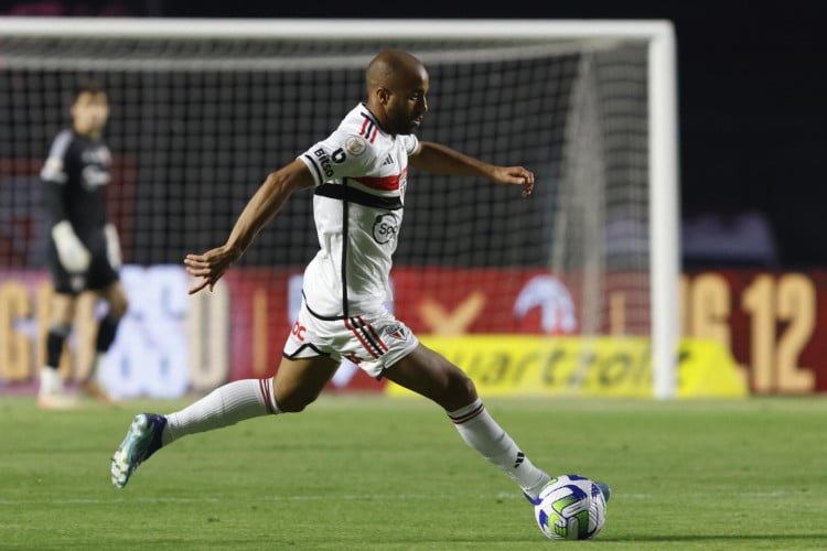 Meia Lucas Moura no jogo São Paulo x Cuiabá, no Morumbi, pelo Campeonato Brasileiro Série A 2023