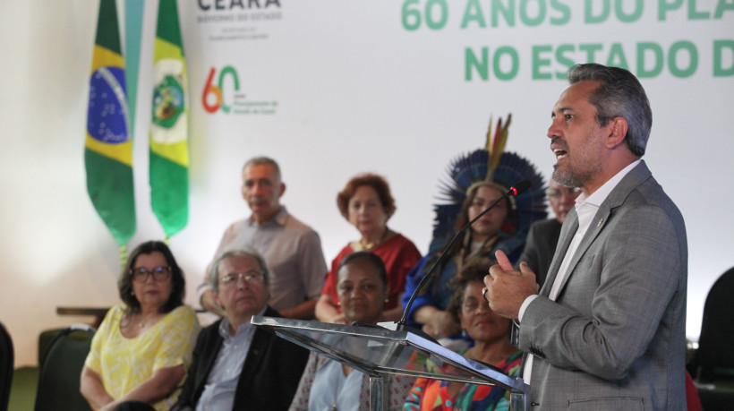 FORTALEZA, CEARÁ, BRASIL, 19.12.2023: Elmano de Freitas, governador do Ceará, durante Comemoração dos 60 anos de Planejamento no Governo do Ceará, Palácio da Abolição.