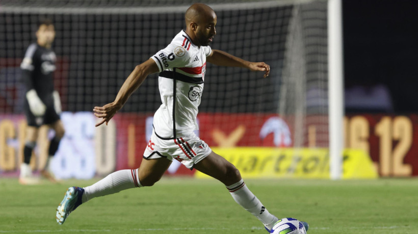Meia Lucas Moura no jogo São Paulo x Cuiabá, no Morumbi, pelo Campeonato Brasileiro Série A 2023 