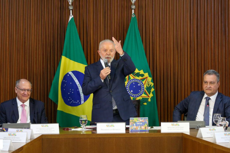 Lula pede que ações do governo sejam agregadas em uma única marca