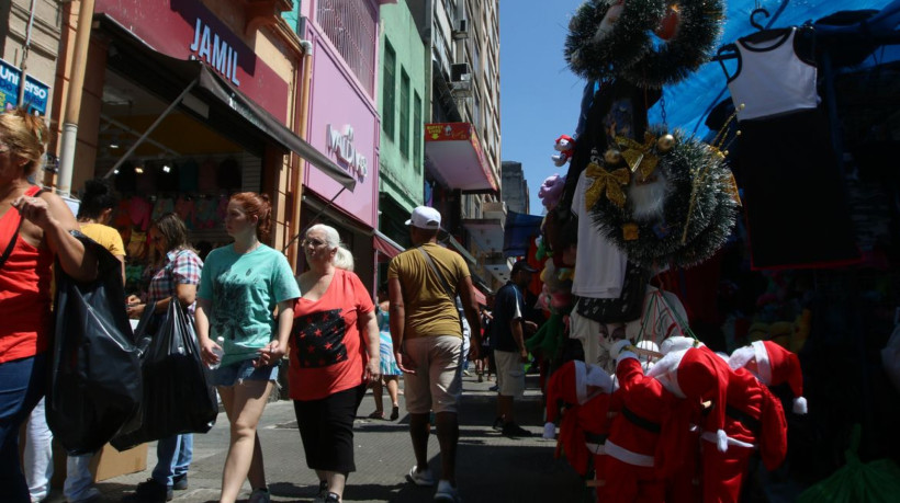 Mais de 40% dos consumidores pretendem ir às compras para o Natal