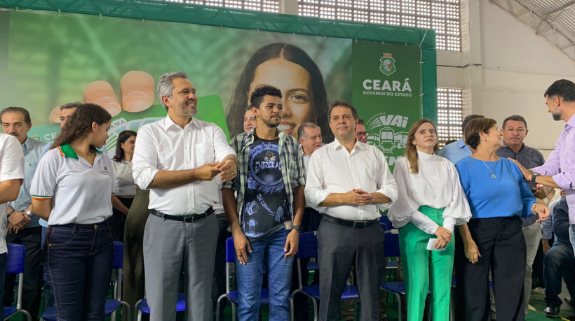 O governador do Ceará, Elmano de Freitas, e o presidente da Alece, Evandro Leitão, em evento de lançamento do programa VaiVem