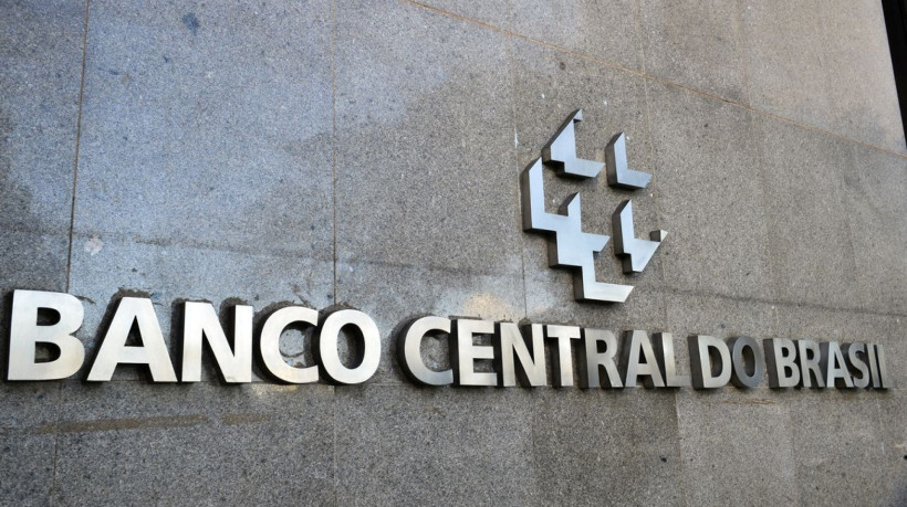 Banco Central alerta que eventuais ajustes na Selic estão atrelados ao controle da inflação à meta