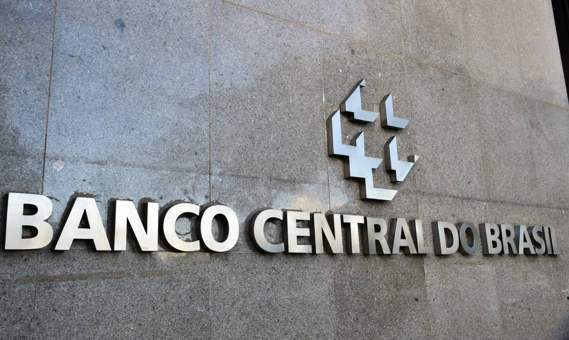 Banco Central alerta que eventuais ajustes na Selic estão atrelados ao controle da inflação à meta (Foto: Marcello Casal Jr/Agência Brasil - EBC)