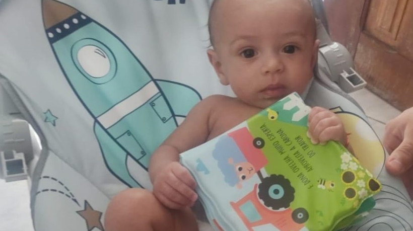 O bebê Lucca Matias precisa de uma órtese craniana que custa R$ 15 mil