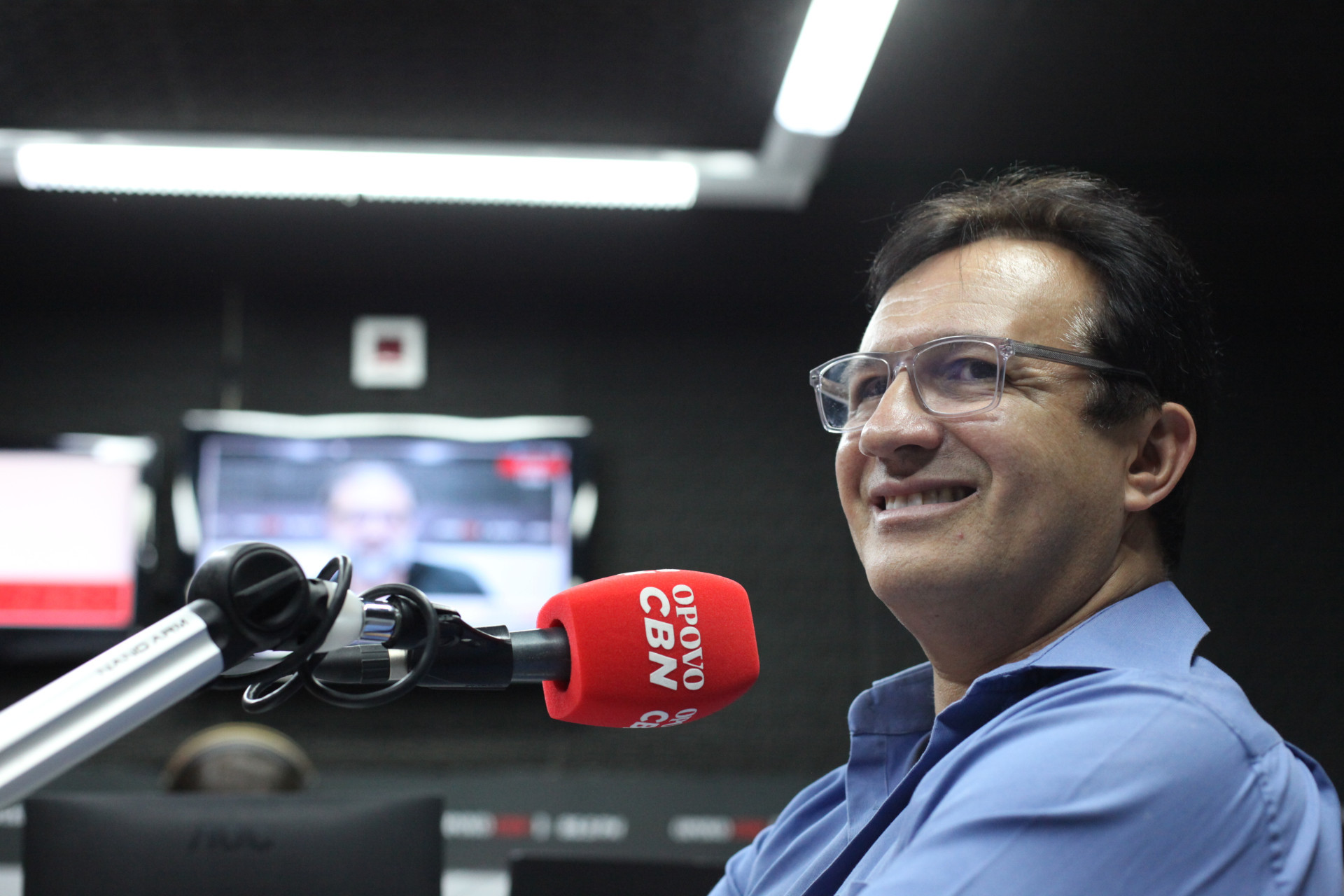 Custódio Almeida, reitor da UFC, em entrevista ao O POVO CBN. (Foto: FÁBIO LIMA)