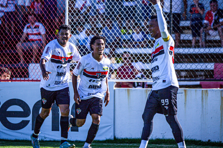 Registro do amistoso entre Ferroviário e Potiguar, no Estádio Elzir Cabral 