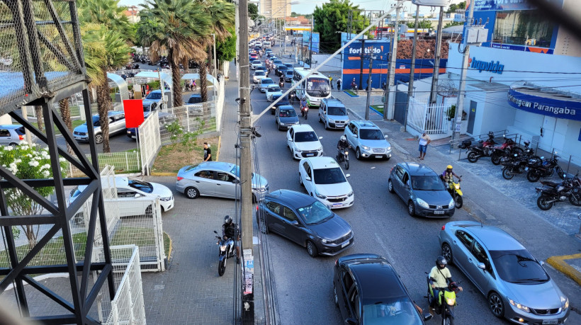 Movimento no entorno do Shopping Parangaba