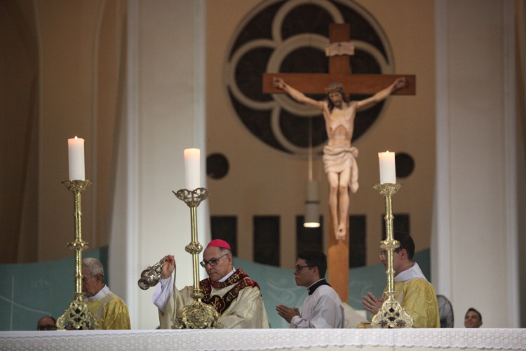 dom Gregório Paixão, novo arcebispo metropolitano de Fortaleza, fará a missa das 18:30 na Catedral Metropolitana de Fortaleza.