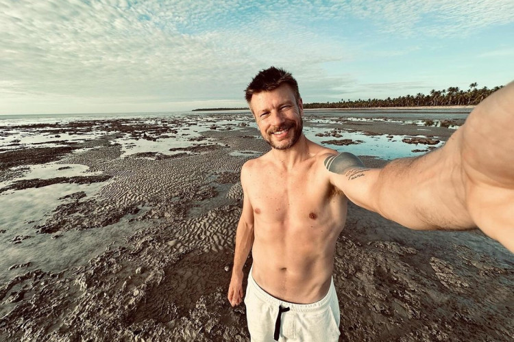 O ator e apresentador Rodrigo Hilbert está de férias na Bahia