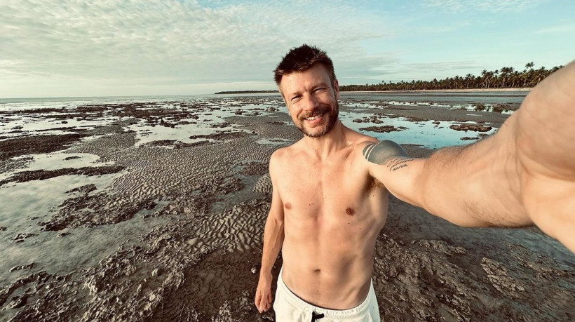 O ator e apresentador Rodrigo Hilbert está de férias na Bahia