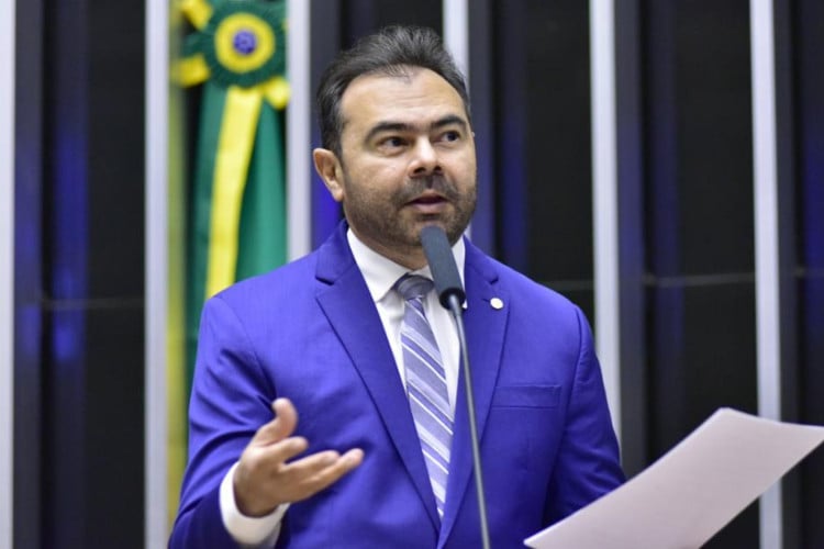 O deputado federal cearense Idilvan Alencar (PDT) é ligado politicamente ao senador Cid Gomes